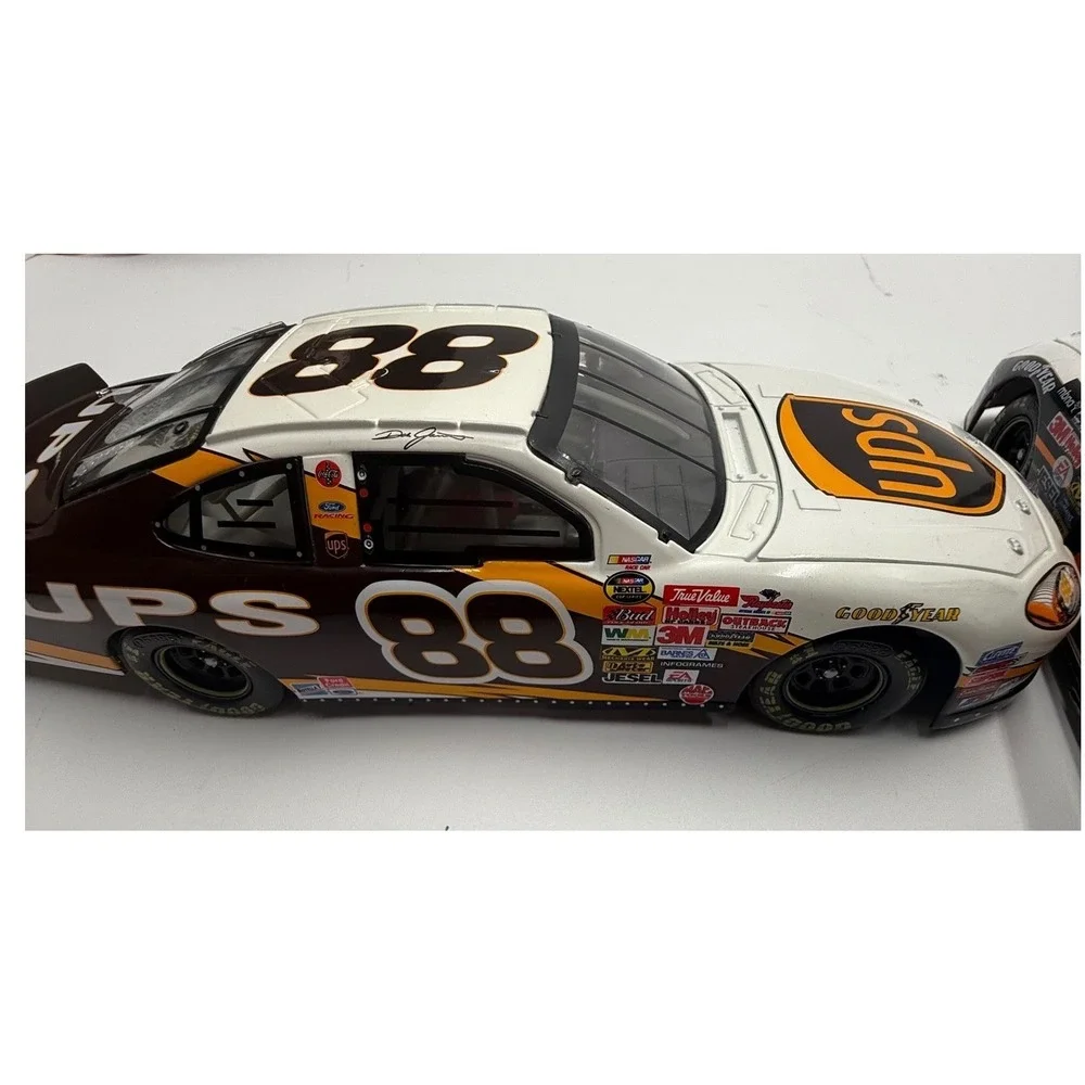 Dale Jarrett 88 UPS Ford Taurus 1:24 Diecast Set 2004‎ Mother's Day & Nextel Cup